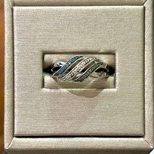 .925 green, white, and blue diamond ring